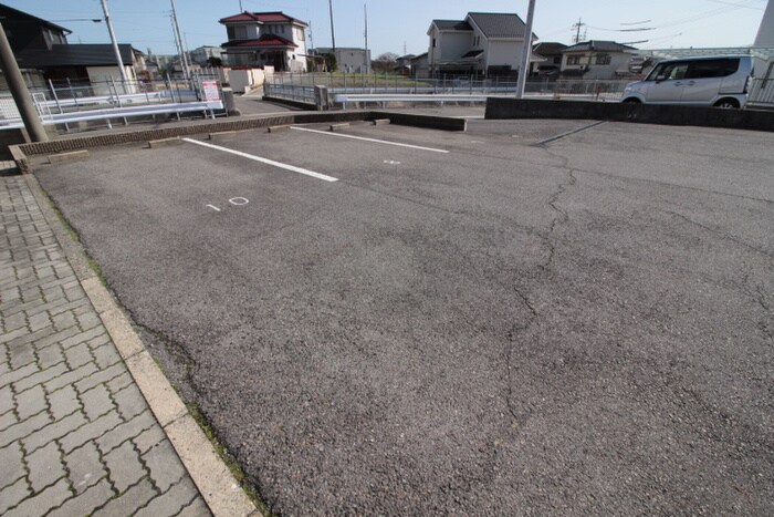 物件外観写真5　(駐車場)