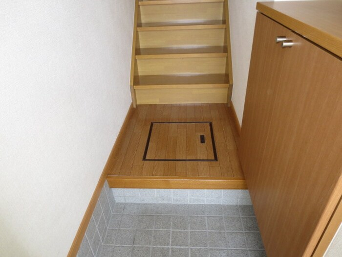 物件内観写真14　(玄関)