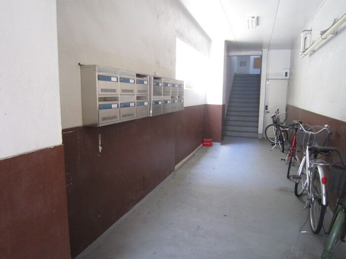 物件外観写真3　(エントランス部分)