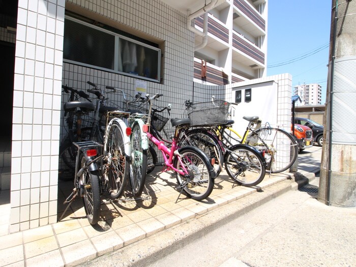 物件外観写真4　(駐輪場)