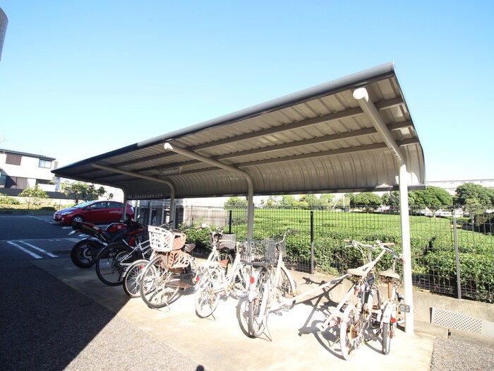 物件外観写真2　(駐輪場)