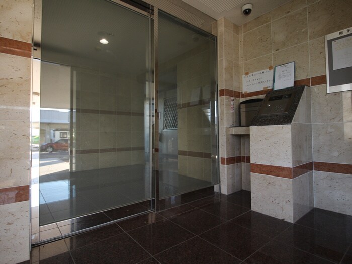 物件外観写真5　(エントランス部分)