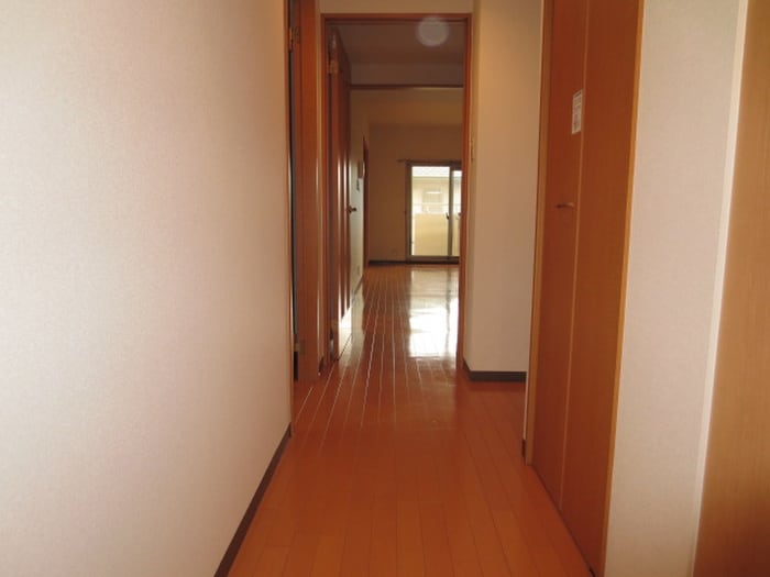 物件内観写真11　(廊下)