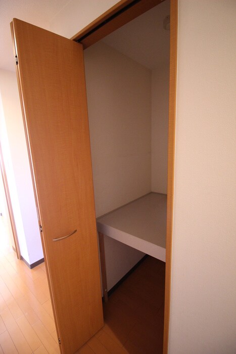 物件内観写真16　(収納)