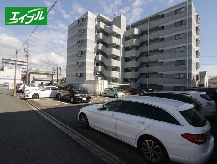 物件外観写真2　(駐車場)