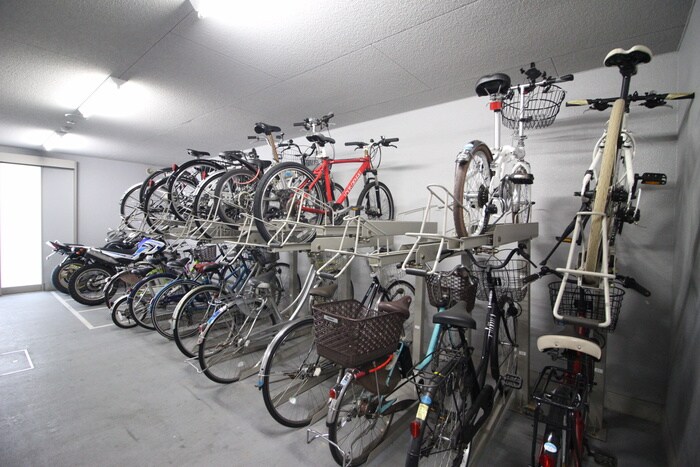 物件外観写真4　(駐輪場)