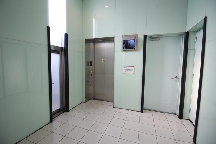 物件外観写真6　(エントランス部分)