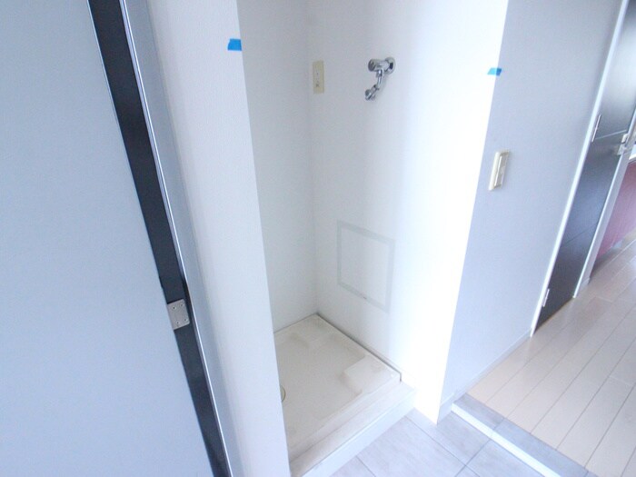 物件内観写真16　(洗濯機置場)