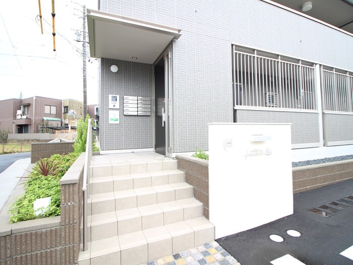 物件外観写真3　(エントランス部分)