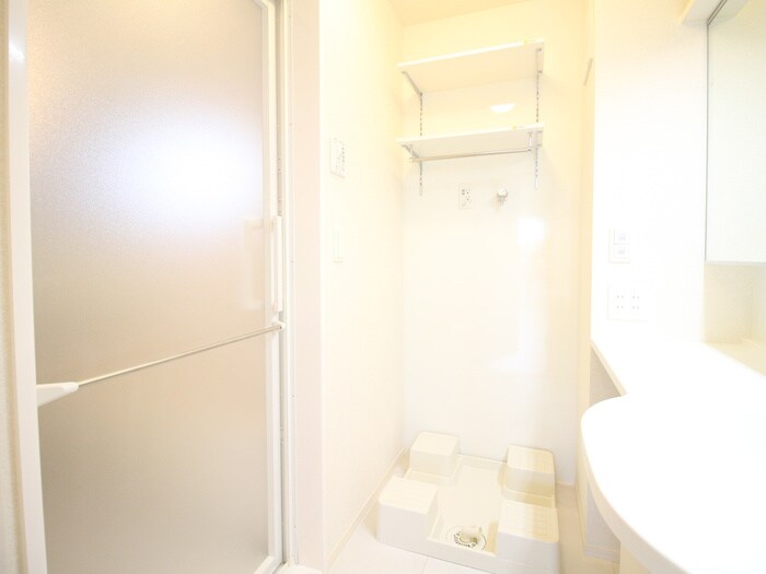 物件内観写真12　(洗濯機置場)