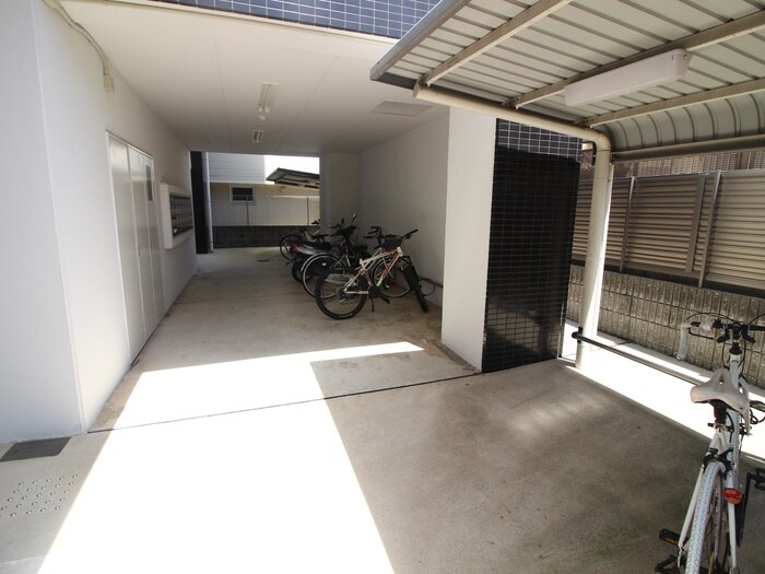 物件外観写真3　(駐輪場)