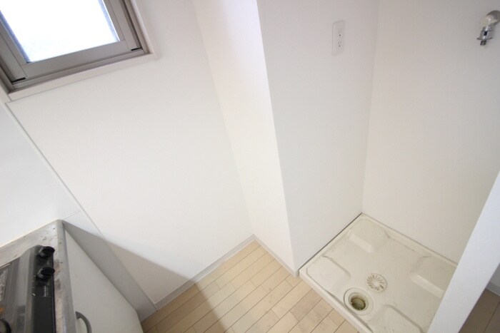 物件内観写真10　(洗濯機置場)