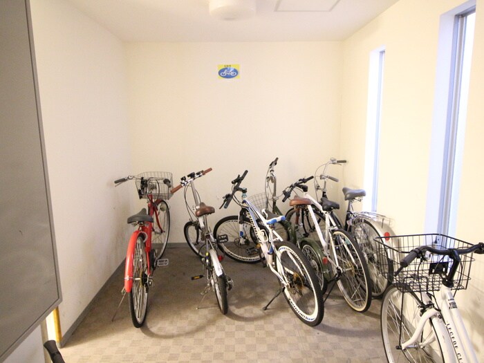 物件外観写真4　(駐輪場)