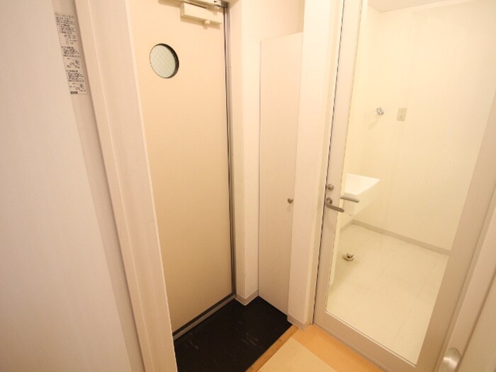 物件内観写真16　(玄関)