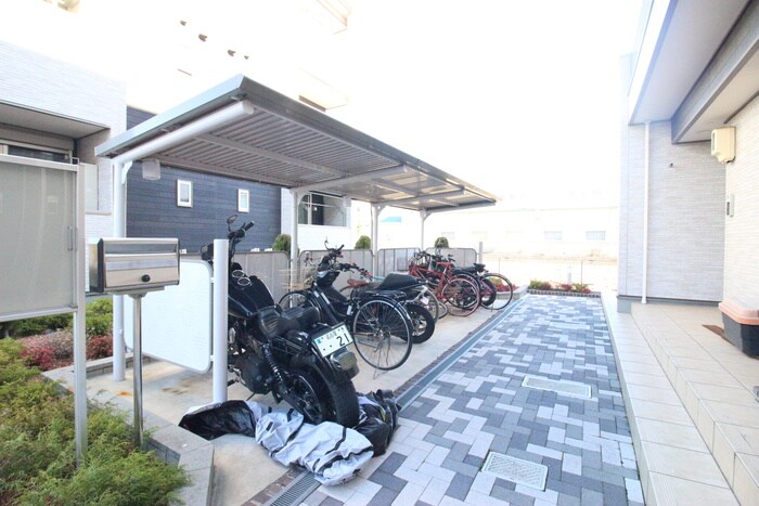 物件外観写真3　(駐車場)