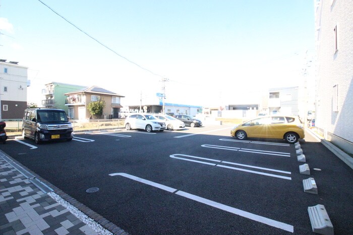 物件外観写真4　(駐車場)