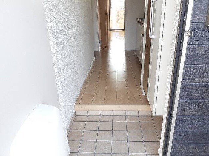 物件内観写真13　(玄関)