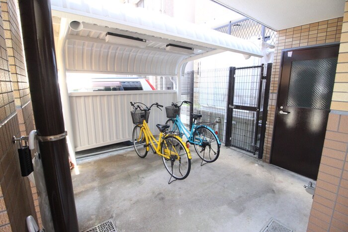 物件外観写真3　(駐輪場)