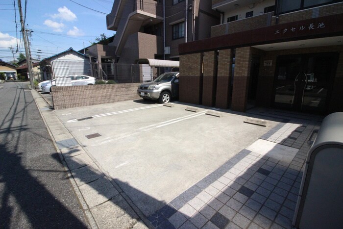 物件外観写真5　(駐車場)