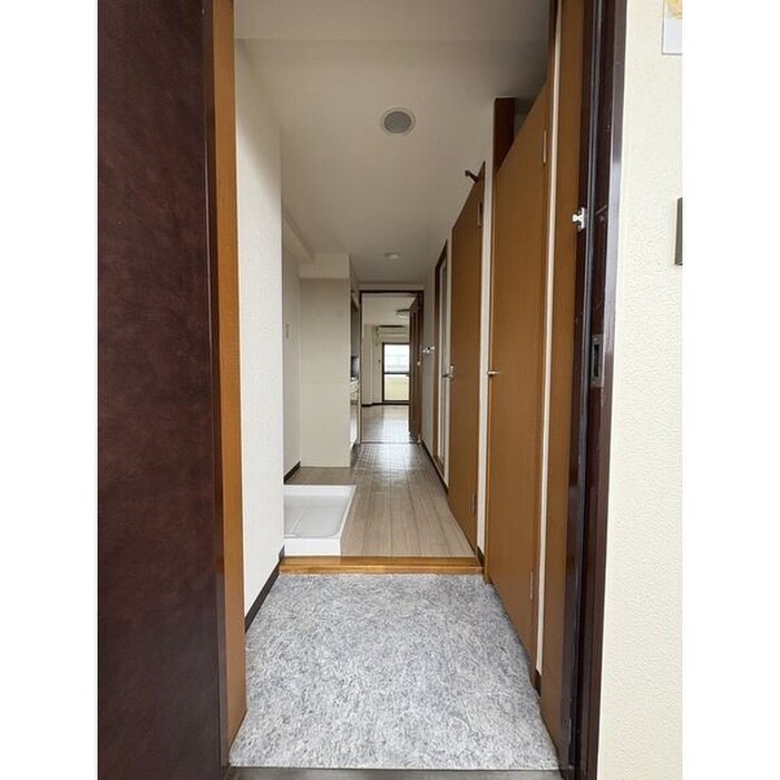 物件内観写真13　(玄関)