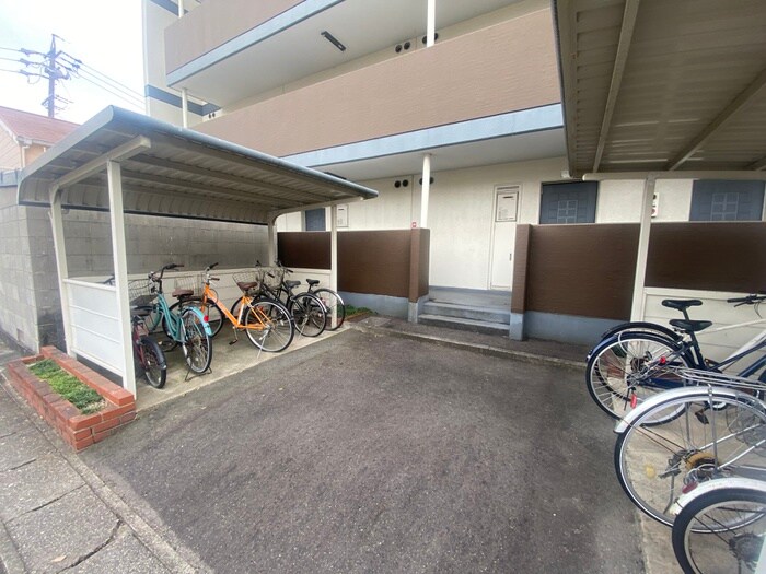 物件外観写真4　(駐輪場)