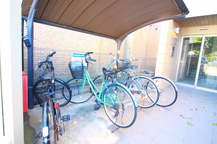 物件外観写真4　(駐輪場)