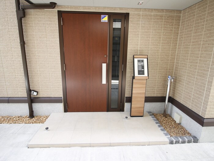 物件外観写真4　(エントランス部分)