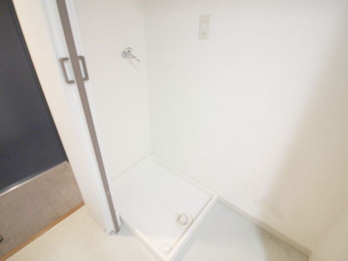 物件内観写真12　(洗濯機置場)