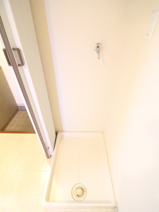 物件内観写真12　(洗濯機置場)