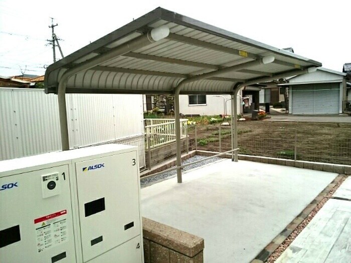 物件外観写真2　(駐輪場)