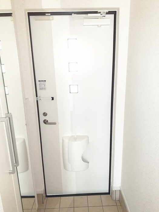 物件内観写真7　(玄関)