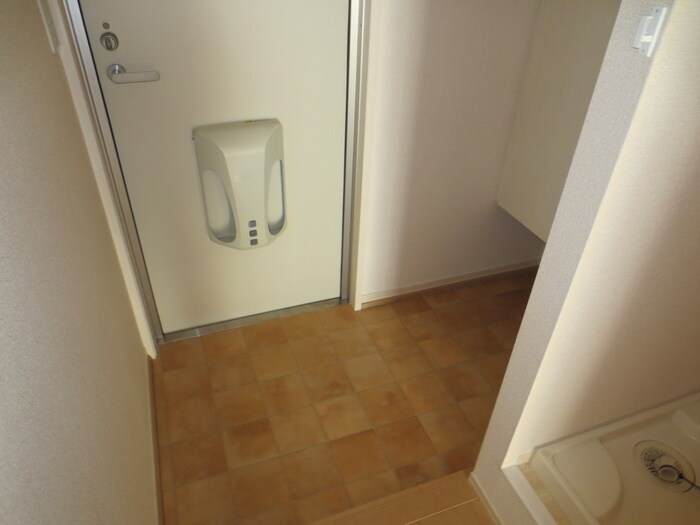 物件内観写真7　(玄関)