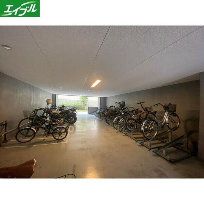 物件外観写真3　(駐輪場)