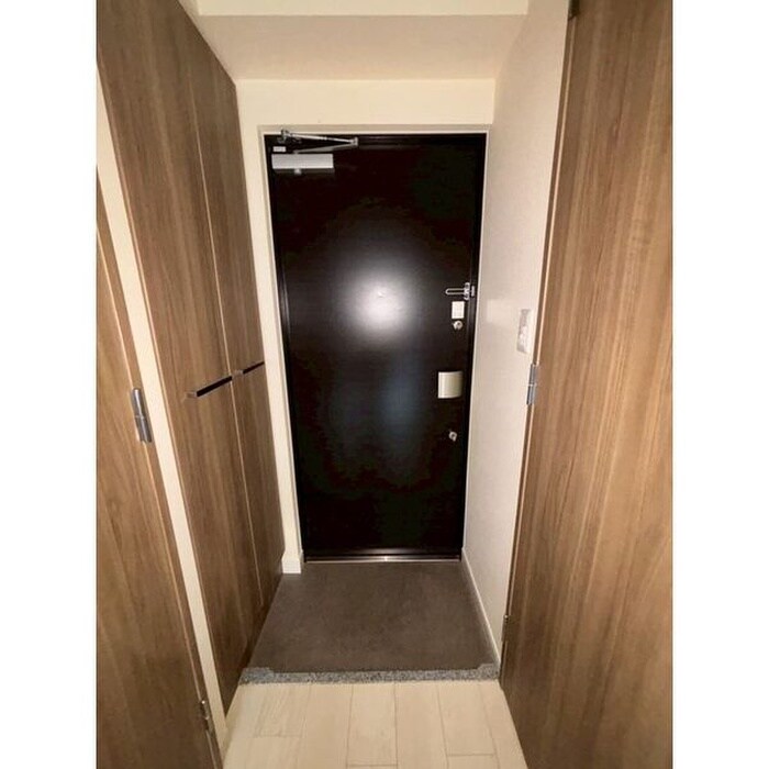 物件内観写真16　(玄関)