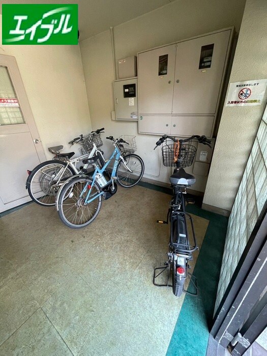 物件外観写真4　(駐輪場)
