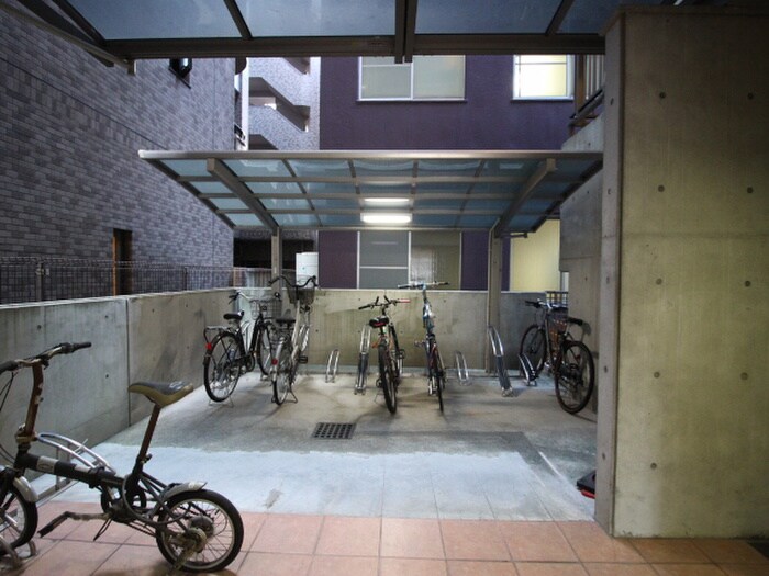 物件外観写真3　(駐輪場)