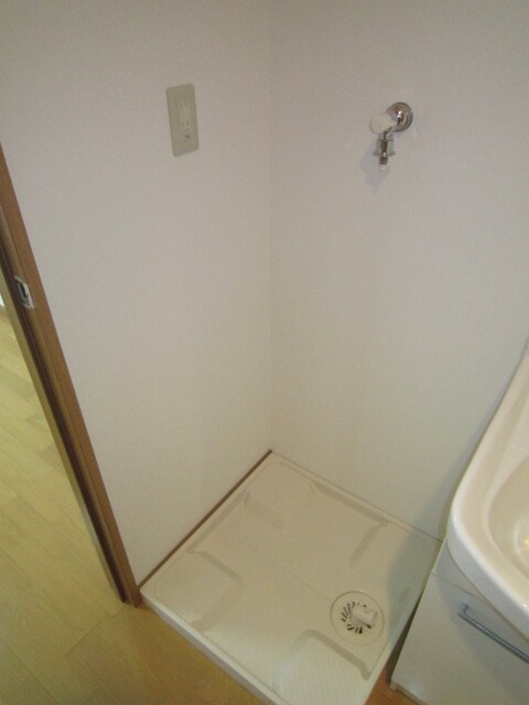 物件内観写真15　(洗濯機置場)