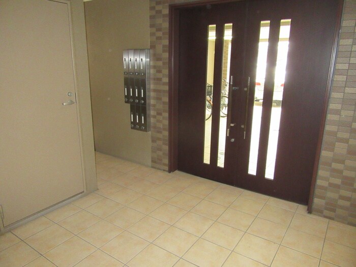 物件外観写真6　(エントランス部分)