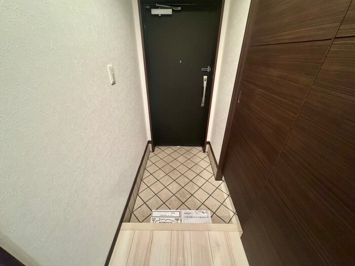物件内観写真15　(玄関)