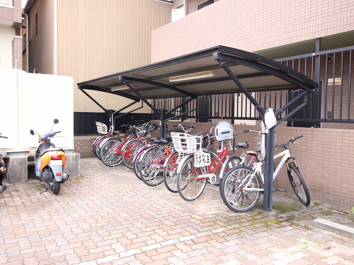 物件外観写真5　(駐輪場)