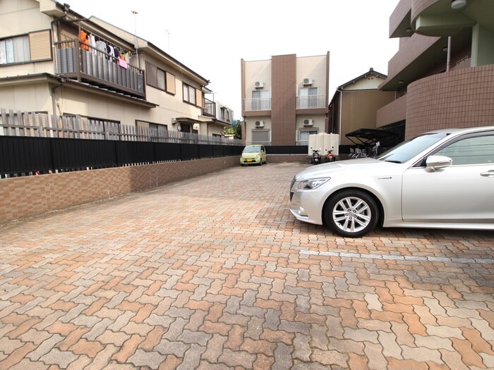 物件外観写真6　(駐車場)