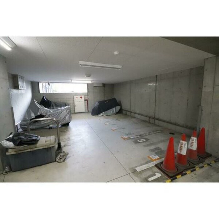 物件外観写真5　(バイク置き場)