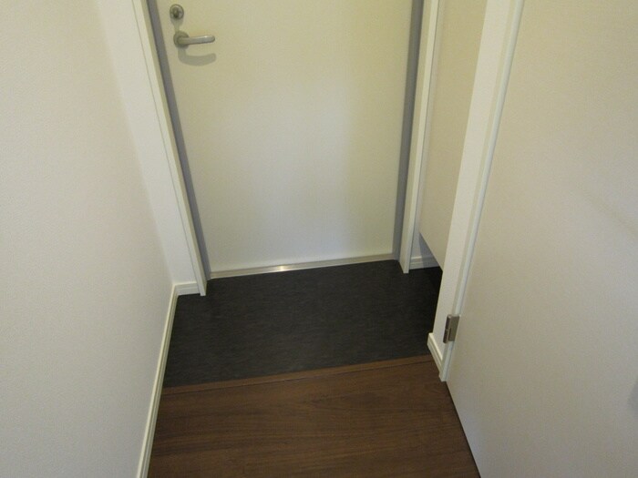 物件内観写真15　(玄関)