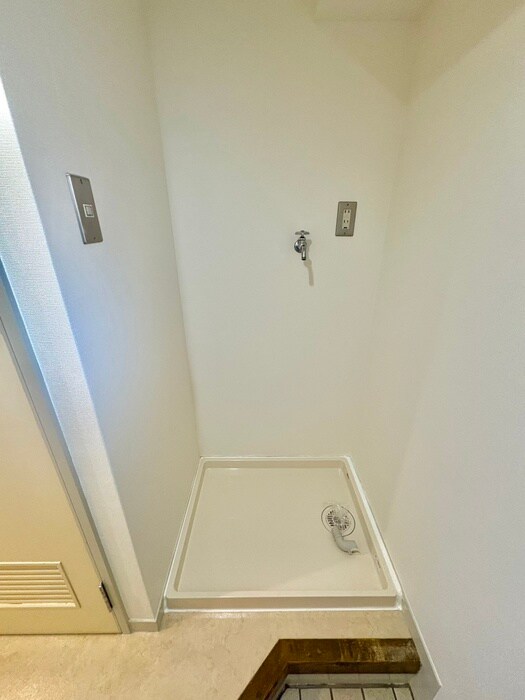 物件内観写真13　(洗濯機置場)