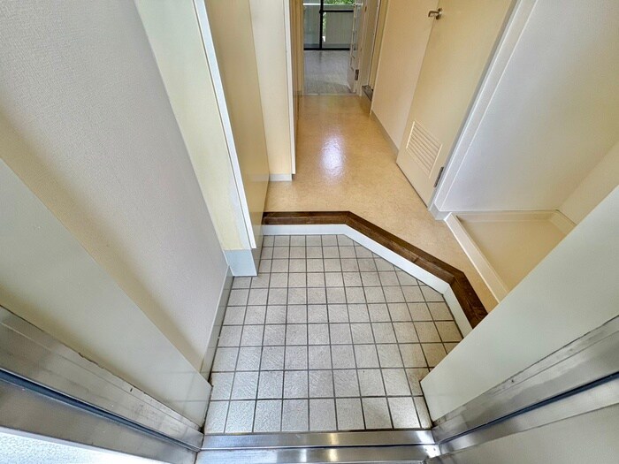 物件内観写真17　(玄関)