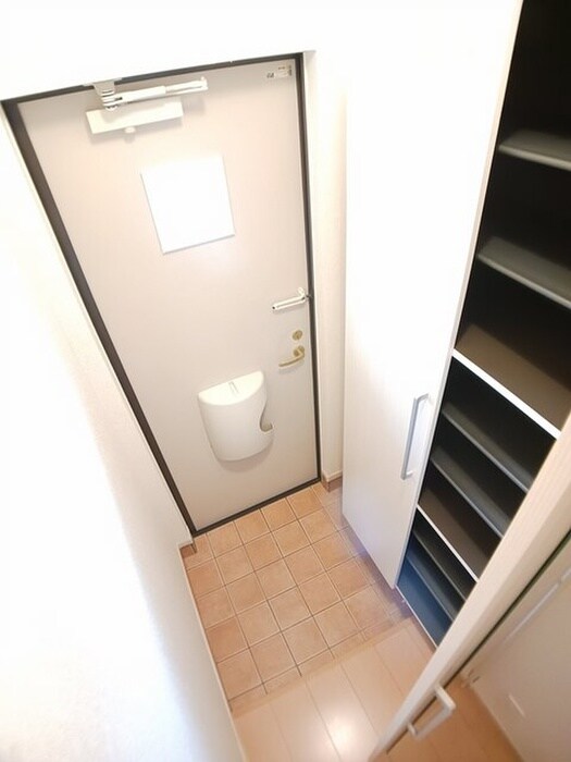 物件内観写真10　(玄関)