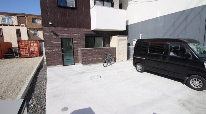 物件外観写真5　(駐車場)