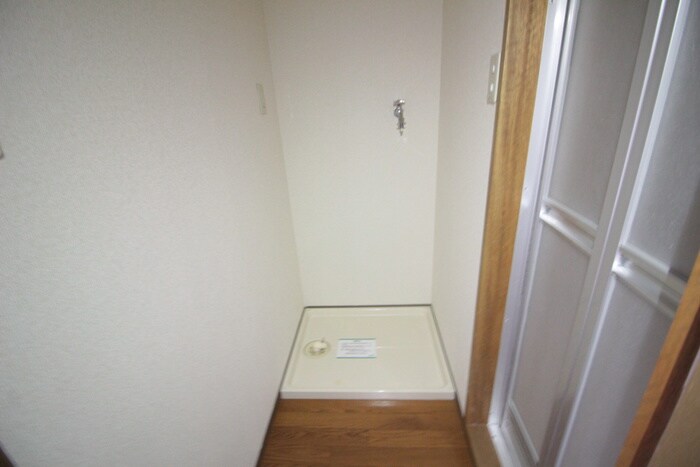 物件内観写真14　(洗濯機置場)