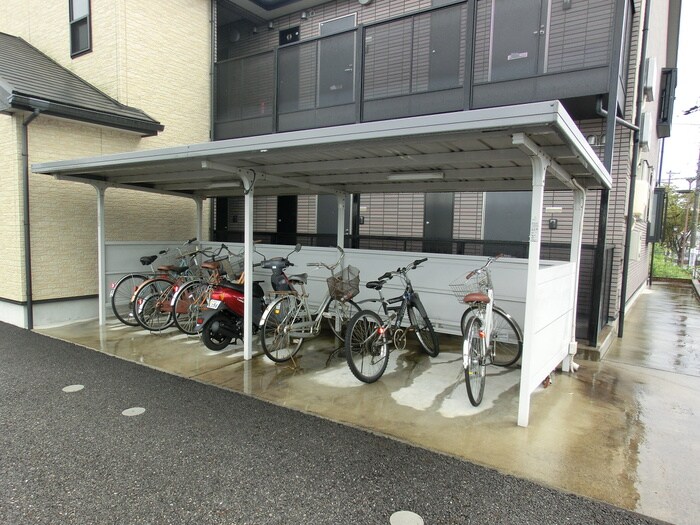 物件外観写真2　(駐輪場)