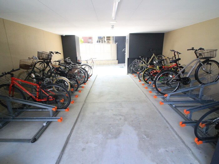 物件外観写真6　(駐輪場)